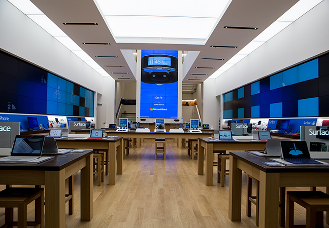 Microsoft to close retail stores